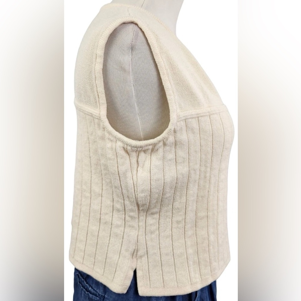 St. John Cream Ribbed Tank Top w SJ Appliqué- Sz M GUC - Picture 5 of 9